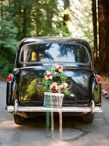 Декор ретро-автомобиля на свадьбе